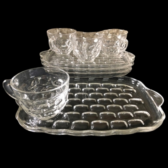 *EUC Federal Glass Yorktown Vintage Snack Set Set of 4 Plates 4 Cups w/ Orig Box - Picture 2 of 12